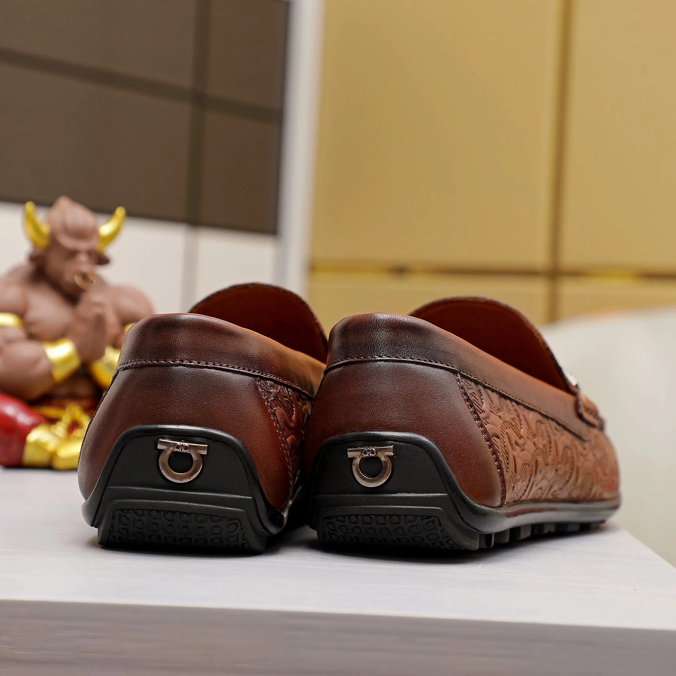 Men's clothing and shoes💰360 🔥Ferragamo's new men's casual slip-on shoes🇨🇳Official website original 1:1 mold opening, original quality💯Fine workmanship, high-end luxury☘The upper is made of imported Italian first-layer cowhide🌴Top layer🐷Leather lining🍓Rubber wear-resistant and non-slip outsole, breathable and comfortable to wear🍍The first choice for high-grade men🍉Black, brown. Code number 38-45